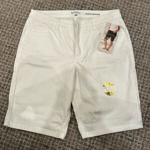 Riders by Lee white Bermuda shorts. Size 14 mid rise